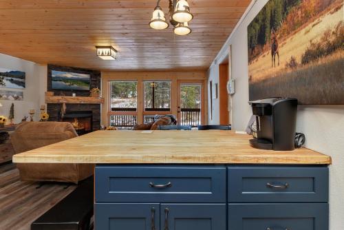 Creekside Suites 12 by Estes Park Condos — 4-Star Luxury Hotel in Estes Park, United States