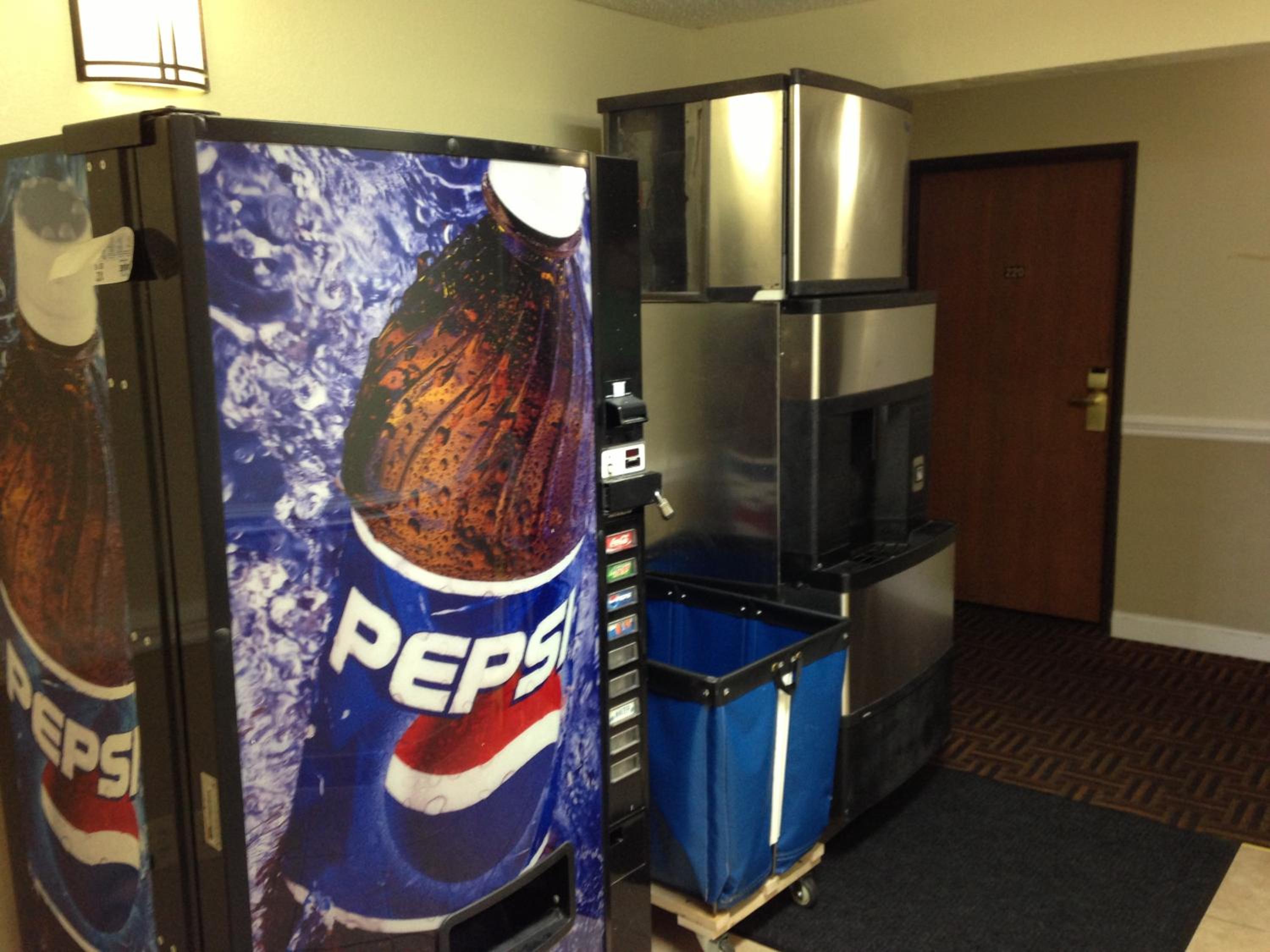Super 8 by Wyndham Charlotte University - photo 51