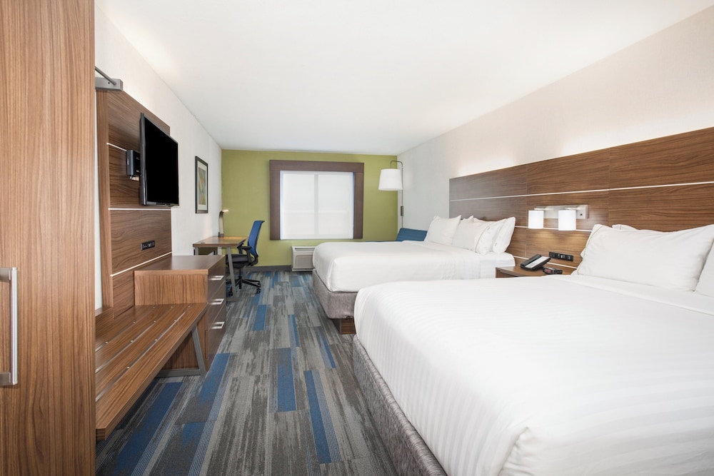 Holiday Inn Express Kansas City at the Legends by IHG - photo 12