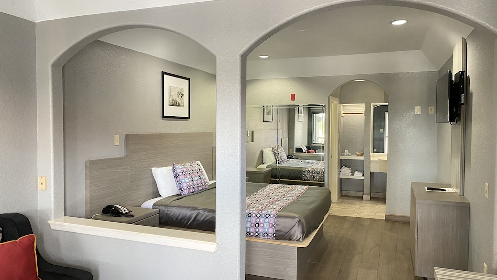 Island Suites - photo 9