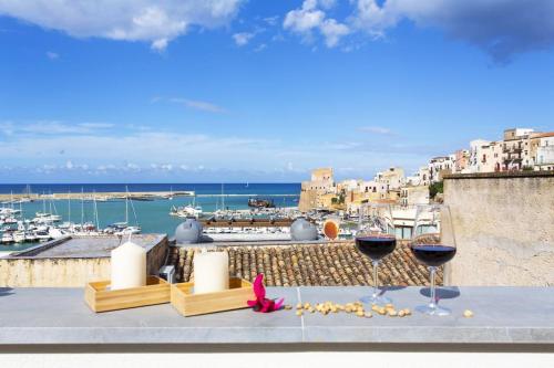 A 2 Passi Dal Castello Appartamento Con Veranda — 4-Star Luxury Hotel in Castellammare Del Golfo, Italy