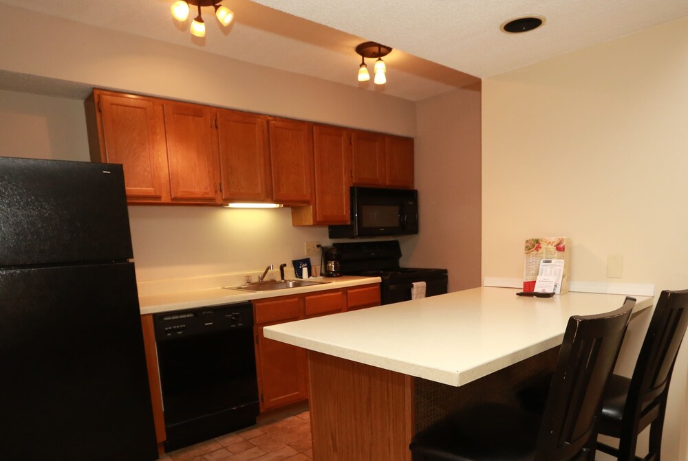 Sterling Hotel and Suites - photo 22