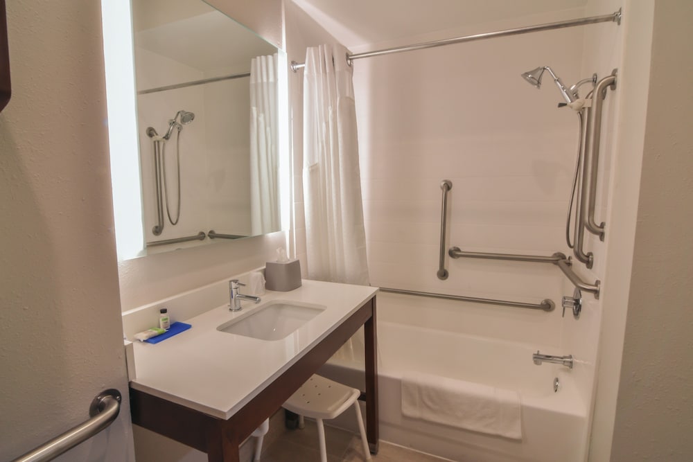 Holiday Inn Express & Suites Indianapolis Northwest by IHG - photo 23