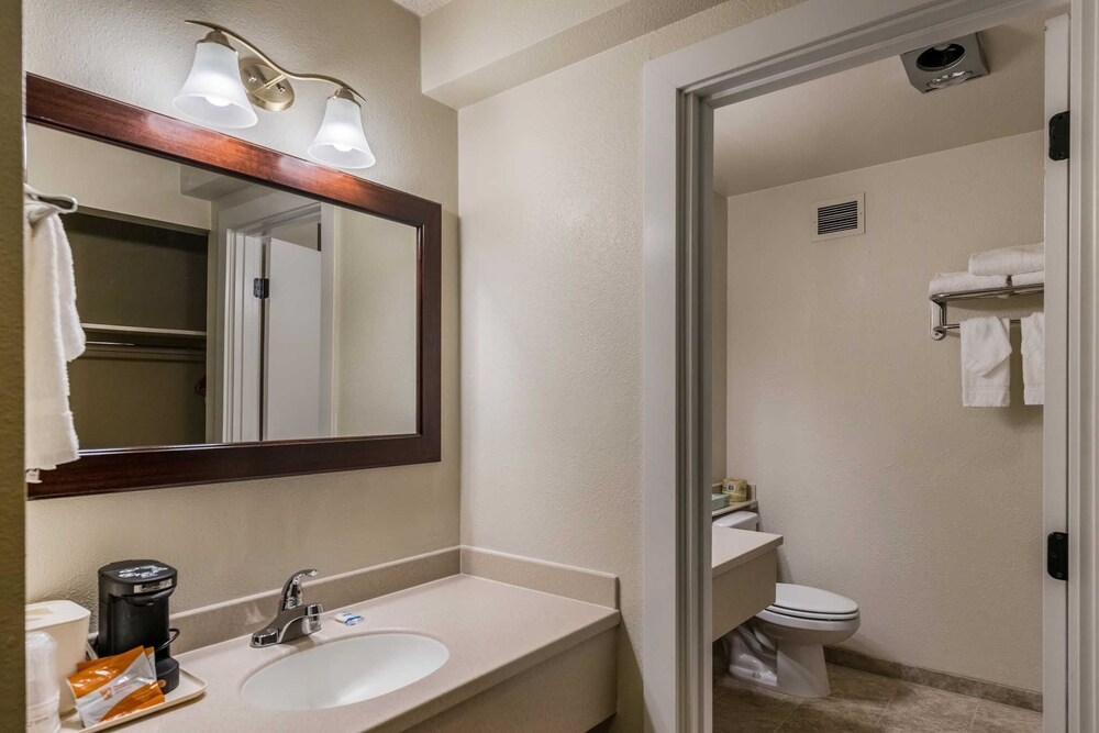 Rodeway Inn & Suites Portland Jantzen Beach - photo 14