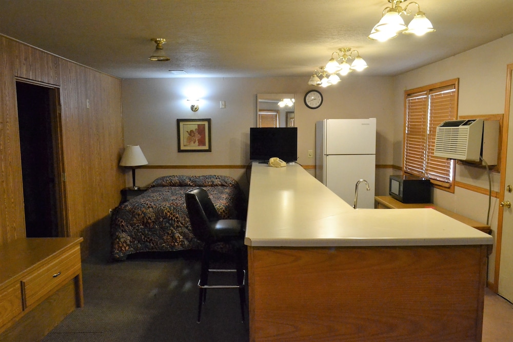 Innkeeper Motel - photo 14