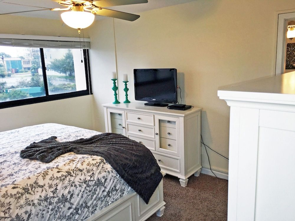 Holiday Towers 206 3 Br condo by RedAwning - photo 8