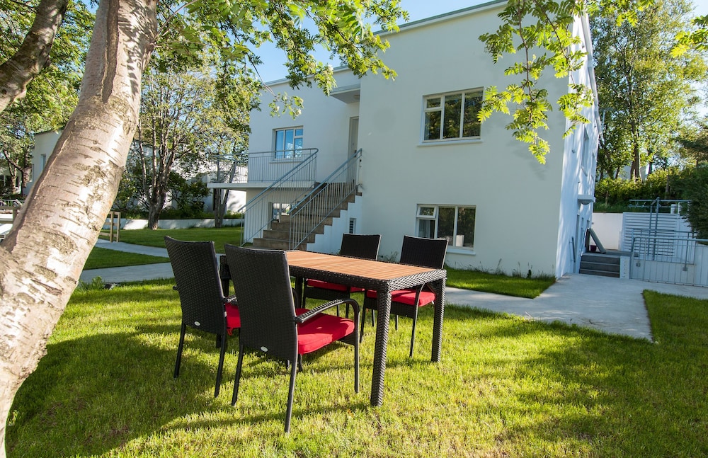Pearl of the North Apartments