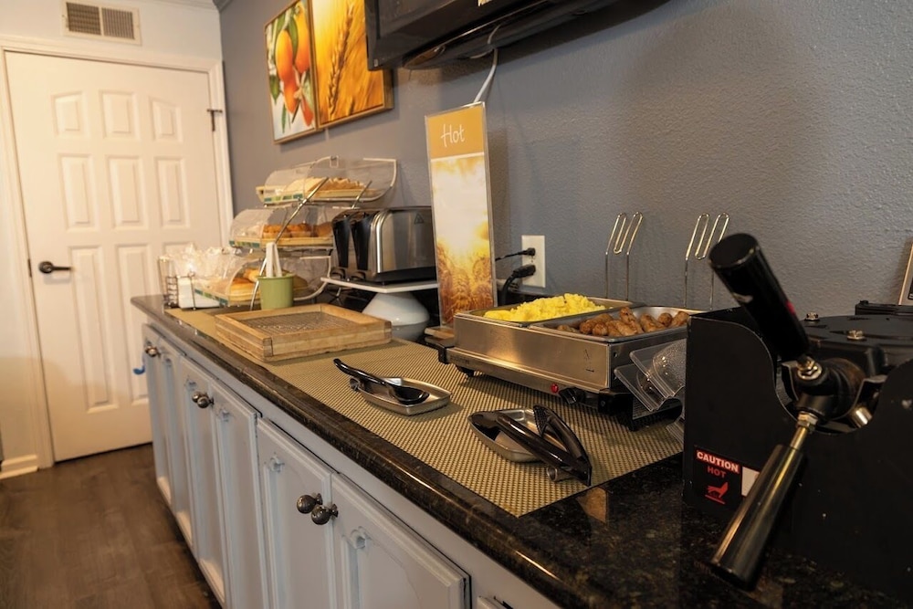 Quality Inn & Suites Tulare - photo 16
