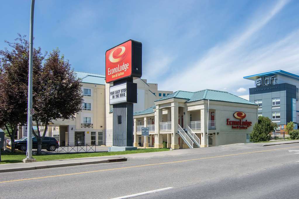 Econo Lodge Inn & Suites University — Calgary — photo 3