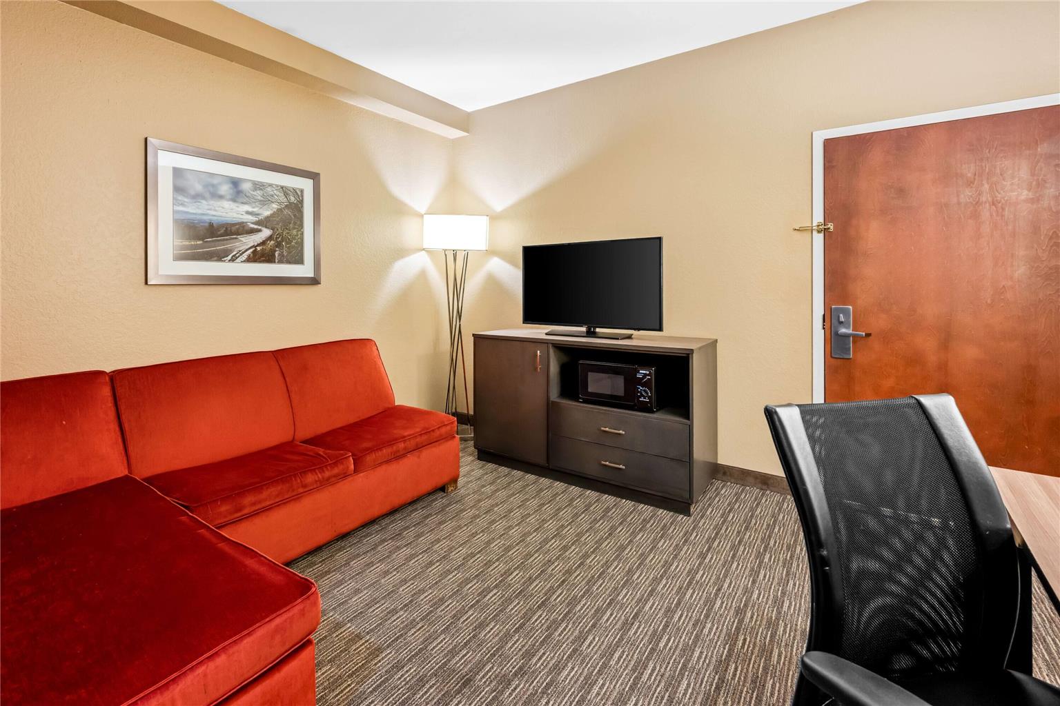 La Quinta Inn & Suites by Wyndham Boone University - photo 32
