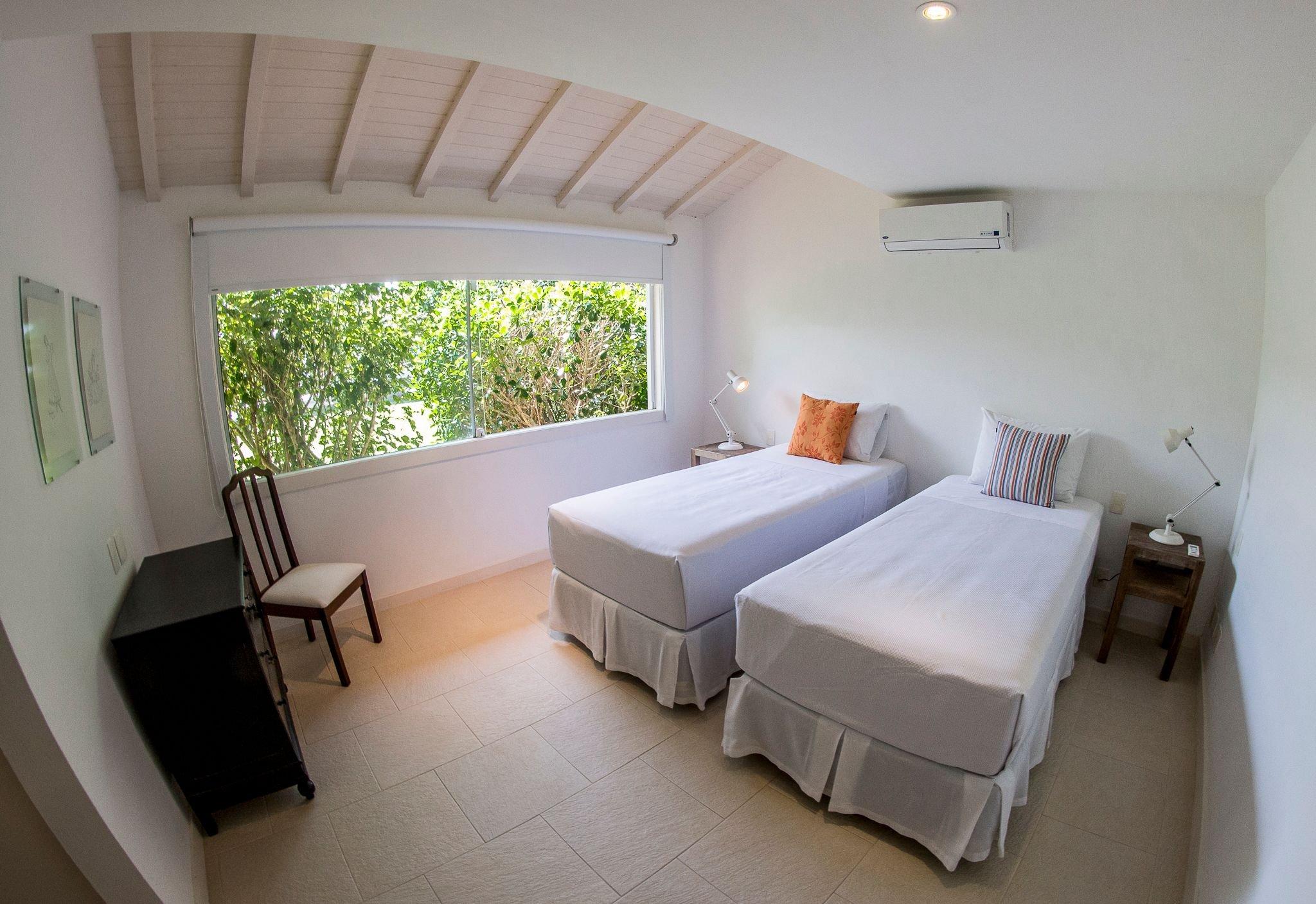 Exuberância & Acesso Direto à Praia da Tartaruga com Uma Vista Única Por Luxury Rentals — 4-Star Luxury Hotel in Armacao De Buzios, Brasil