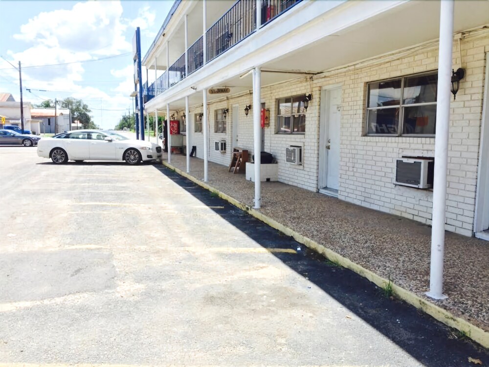 Knights Inn Giddings - photo 18