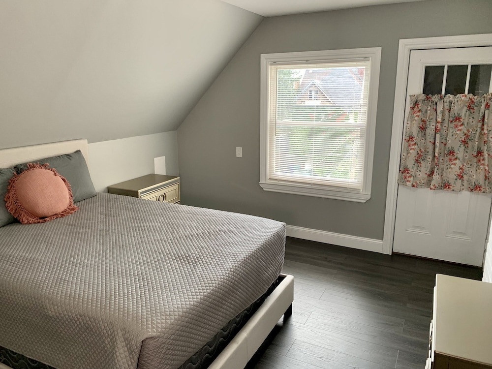 The Wheel of Fortune Duplex 8BR Parking - photo 13