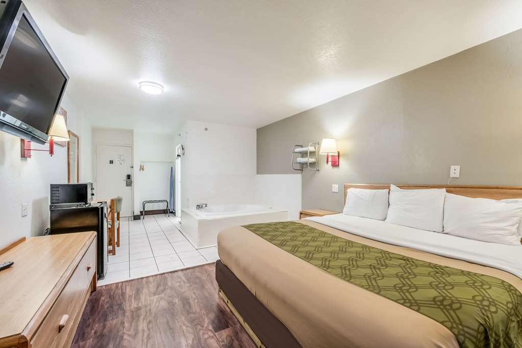 Econo Lodge Truman Inn - photo 16