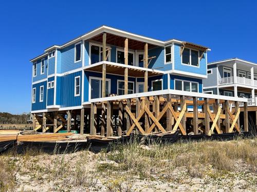 Aquila East in Oak Island, United States