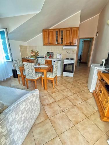Apartmani Kenova 4 — 4-Star Luxury Hotel in Herceg-Novi, Montenegro
