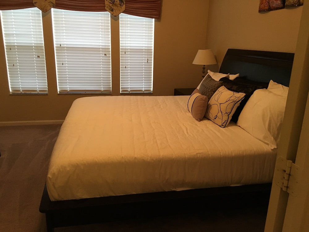 3BR Windsor Hills Townhome 7671 by OVRH VR - photo 6