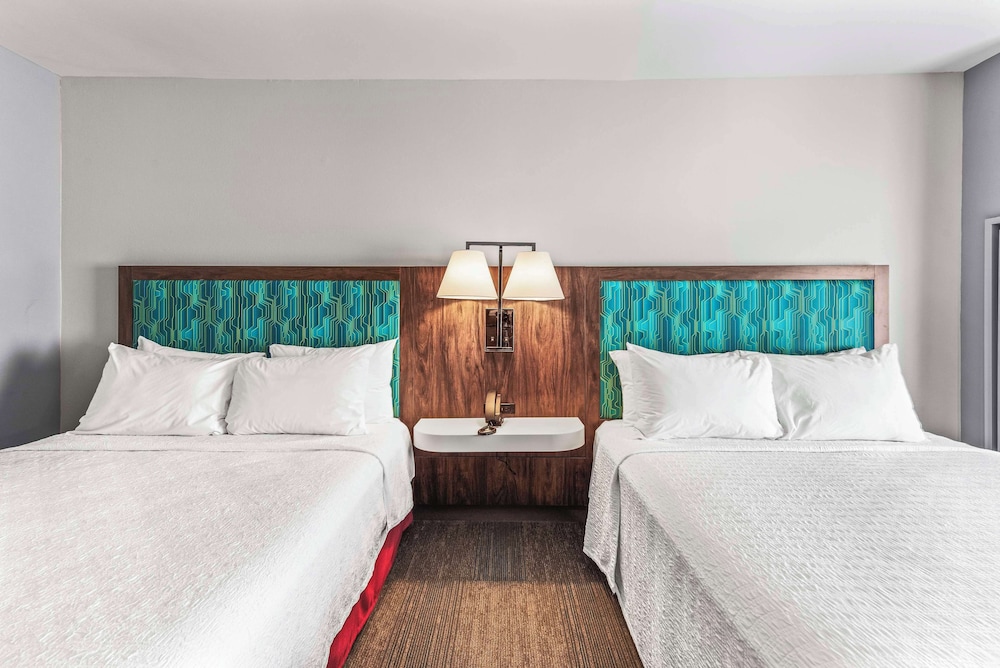 Hampton Inn Columbus North - photo 6