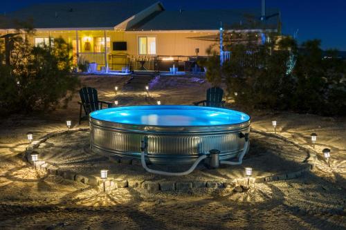 The Ranger Station plus Club House with Hot Tub — 4-Star Luxury Hotel in Joshua Tree, United States