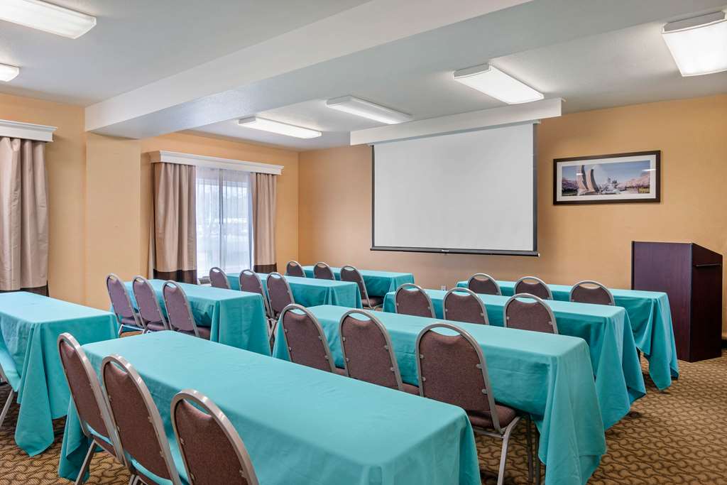 Comfort Inn & Suites Salem Northeast - photo 32