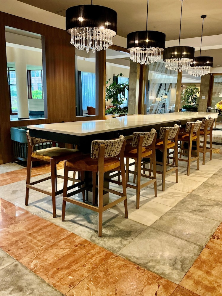 DoubleTree by Hilton New York LaGuardia Airport - photo 27
