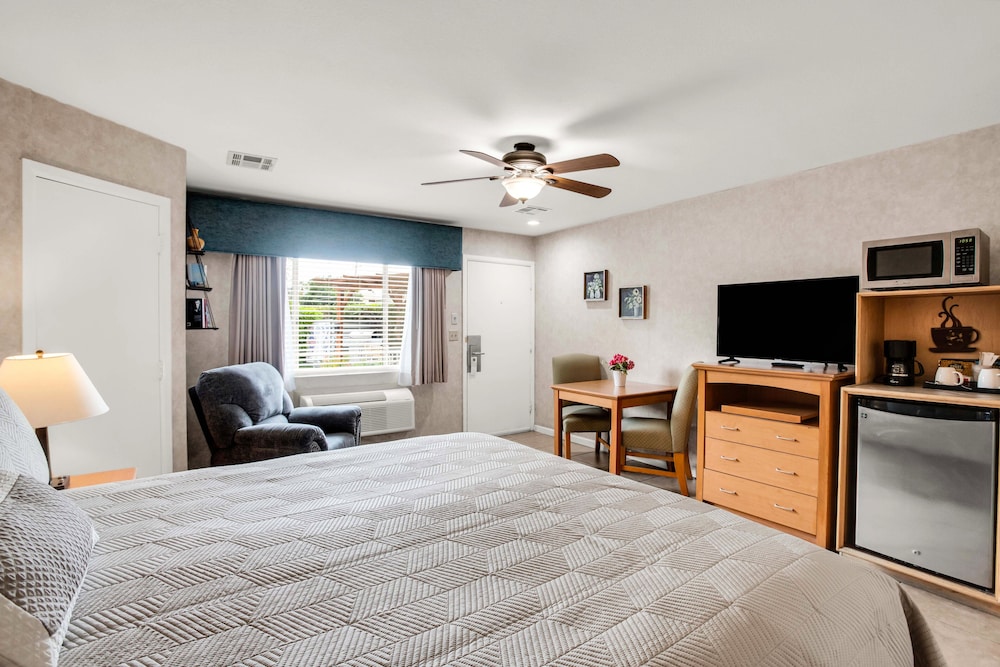 Inn at Deep Canyon - photo 26