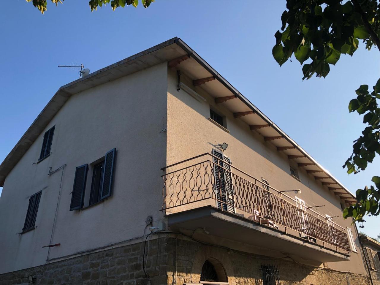 Gli Ulivi Gualdo Tadino Uniquement de Samedi a Samedi Lits Pour 10 Personnes — hotel in Gualdo Tadino