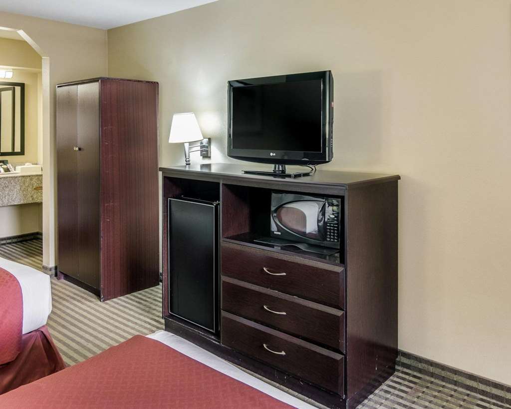 Quality Inn Mt. Pleasant - photo 8