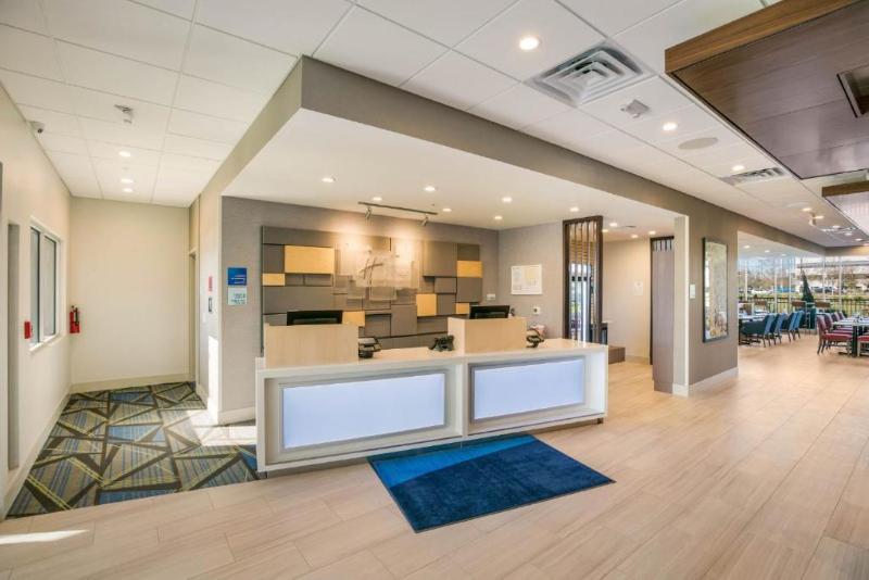 Holiday Inn Express Jacksonville Town Center - photo 12