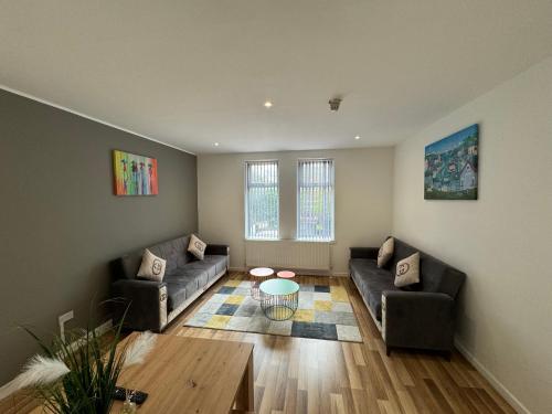 MK Apartments Chorlton Manchester Car Park — 4-Star Luxury Hotel in Manchester, United Kingdom