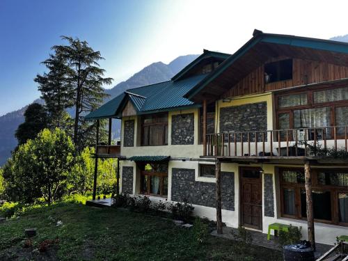 Escape Window - carbon neutral hotel in Unknown City