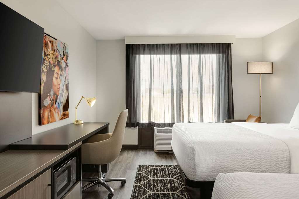 La Quinta Inn & Suites by Wyndham Dothan - photo 33