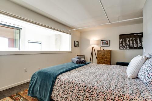 Artsy Chic 1BR Condo 30day min with WiFi AC Parking TV Furnished Rooftop — 4-Star Luxury Hotel in Nashville, United States