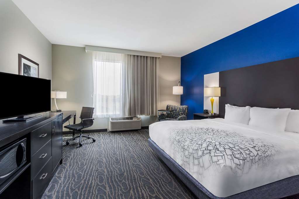 La Quinta Inn & Suites by Wyndham Odessa N. Sienna Tower - photo 21