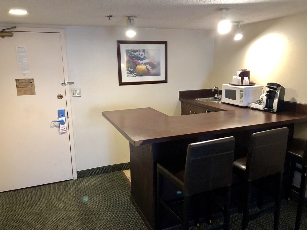 E Hotel Banquet & Conference Center - photo 27