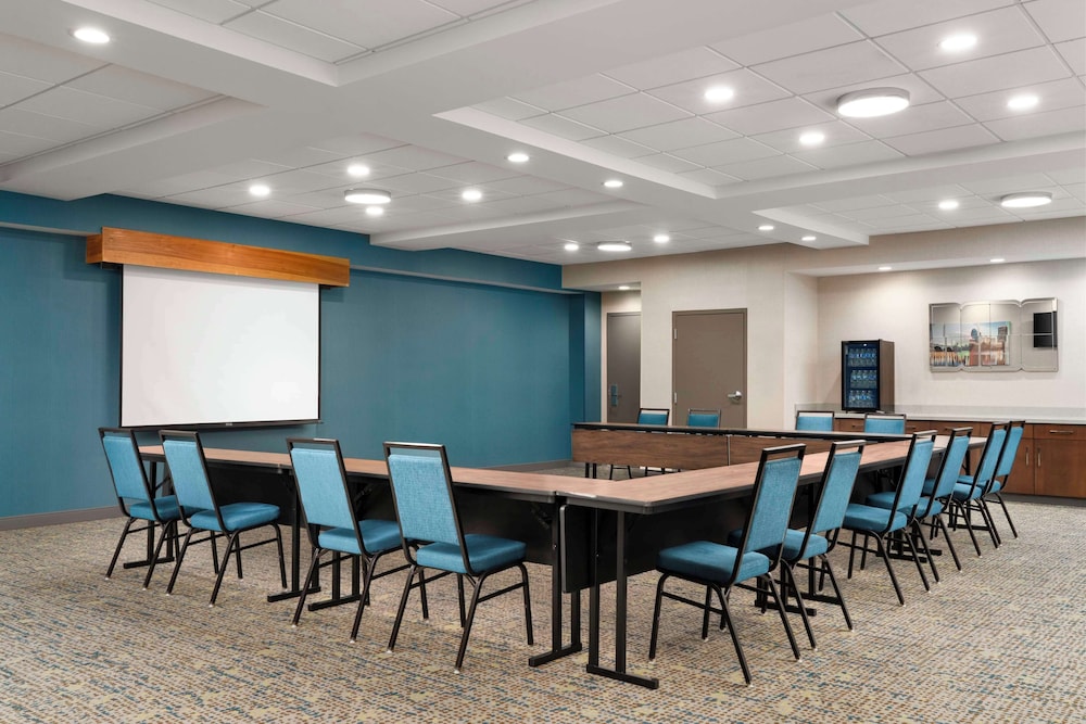 Hampton Inn Chicopee Springfield - photo 36