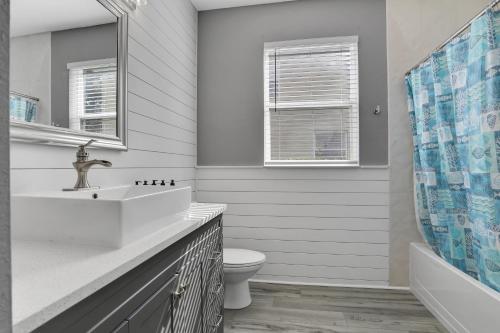 Themed Luxury 6BR Getaway with Resort Amenities - photo 29