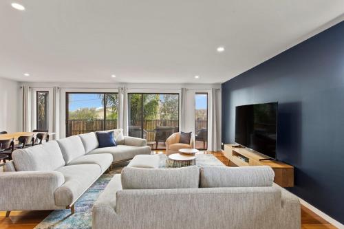Luxury Getaway in a Statement Home Steps to Beach — 4-Star Luxury Hotel in Cape Woolamai, Australia