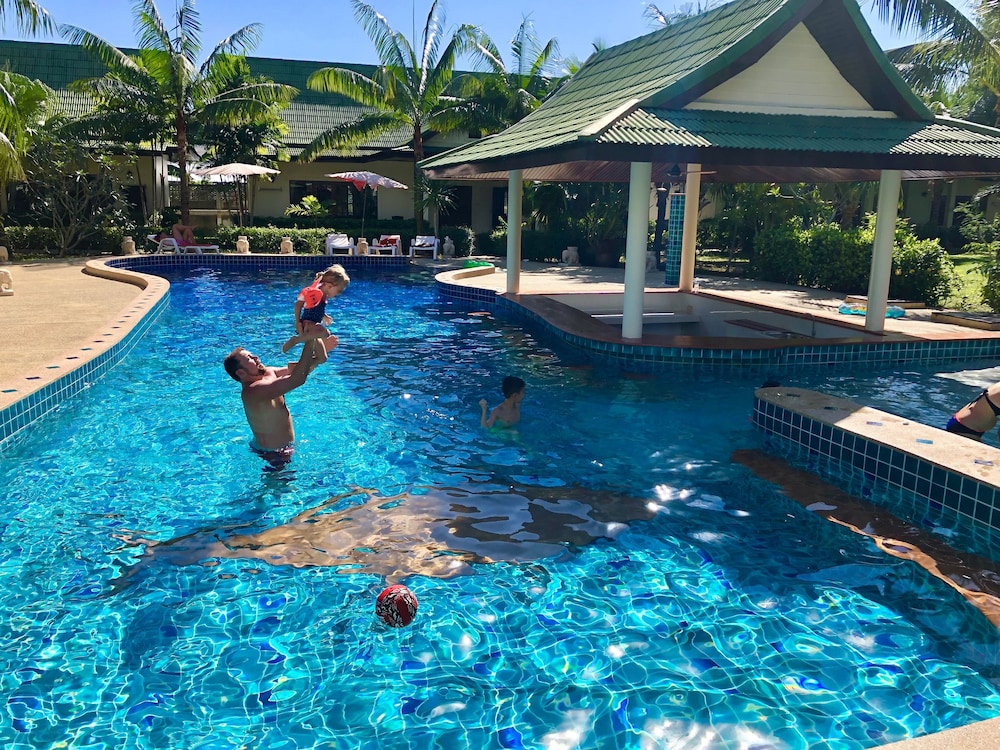 Chalong Oasis Resort & Spa in Rawai, Thailand