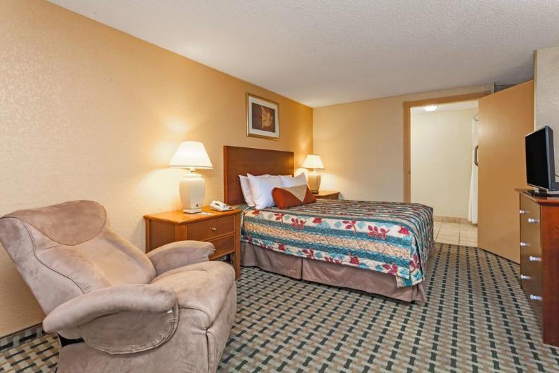 Knights Inn Seymour - photo 24