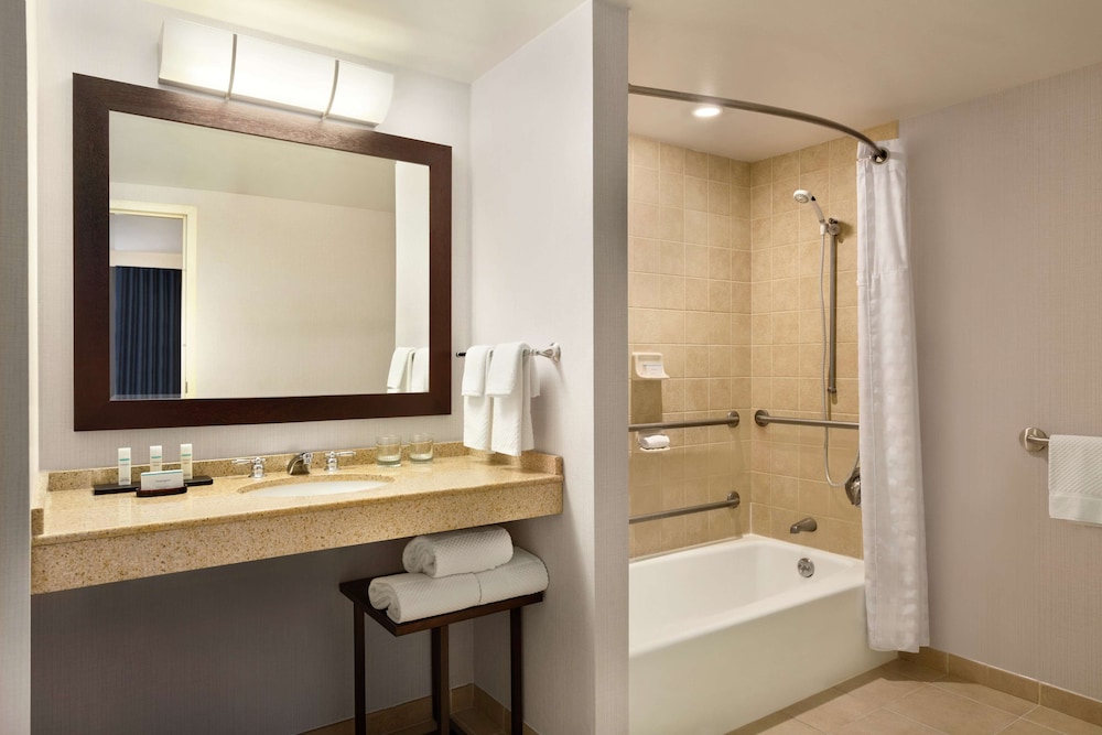 Embassy Suites Boston Logan Airport - photo 24