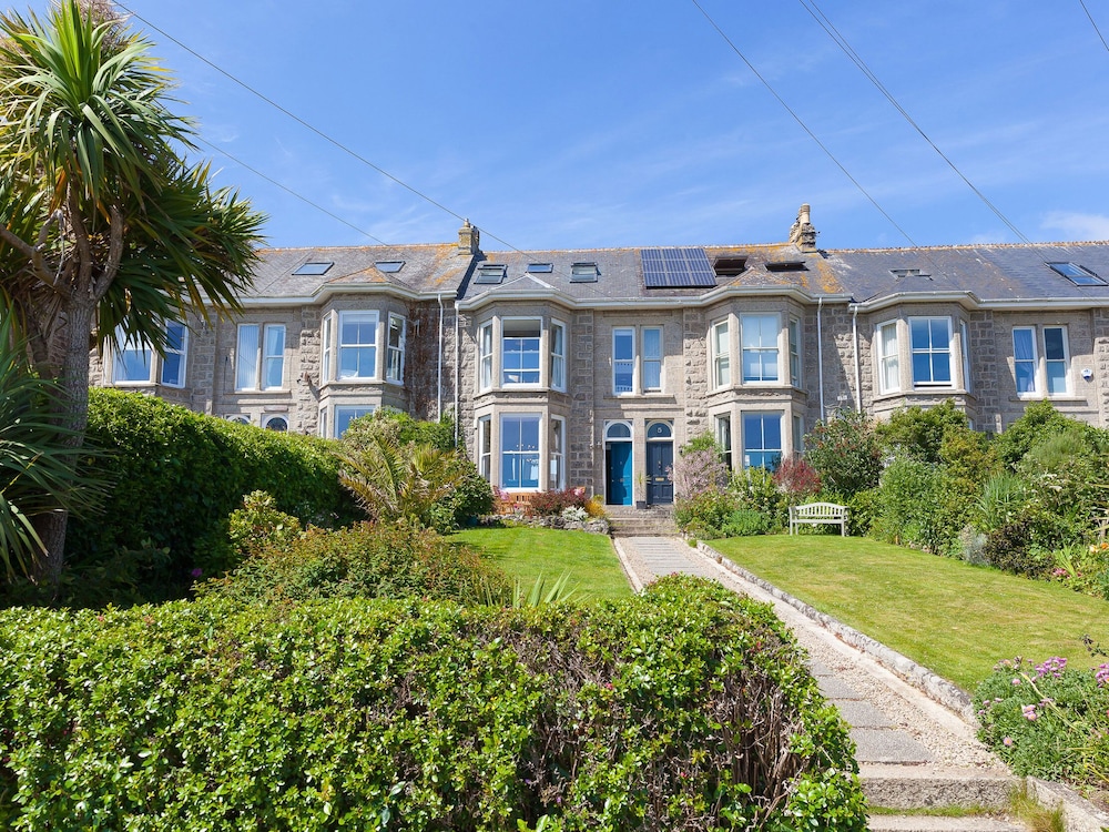 6 Albany Terrace in St Ives, United Kingdom