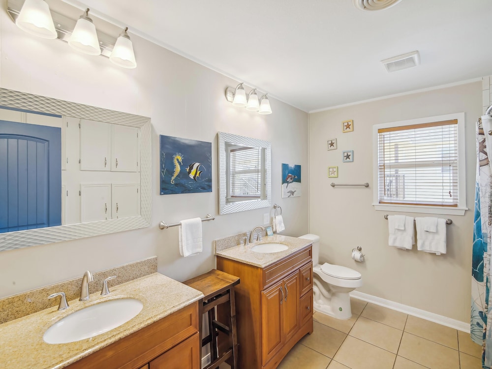 Celestial Dreams by Ryson Vacation Rentals — 4-Star Luxury Hotel in Galveston, United States