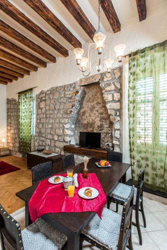 Old Palace Apartment