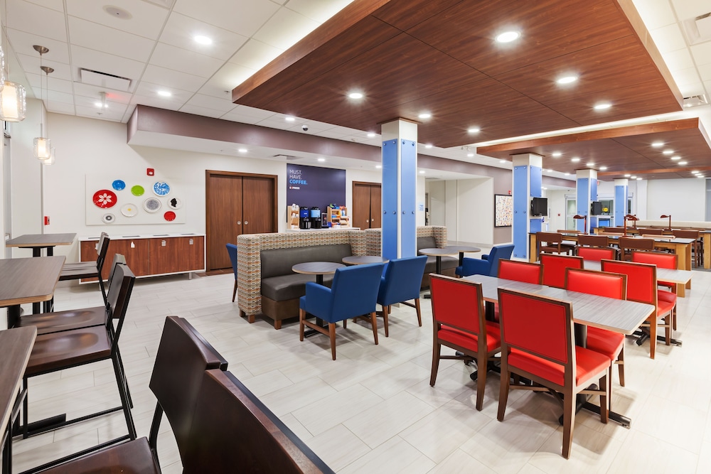 Holiday Inn Express & Suites Lenexa Overland Park Area by IHG - photo 37