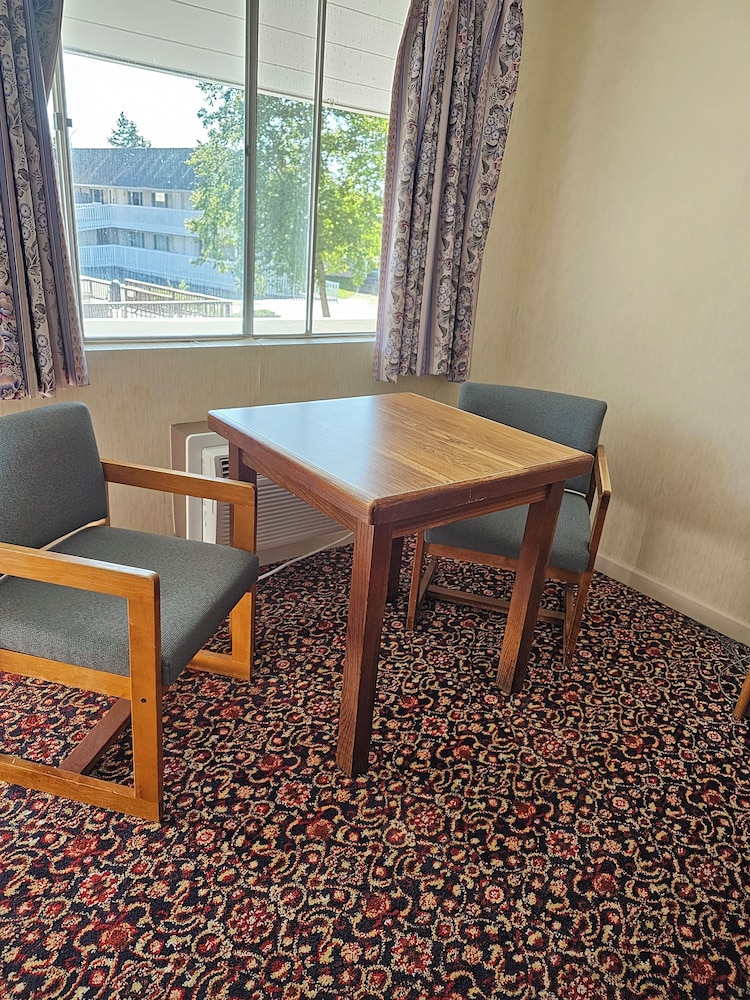 Travelodge by Wyndham Mackinaw City - photo 26