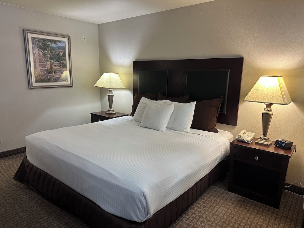 Sojourn Suites Portland Airport - photo 4