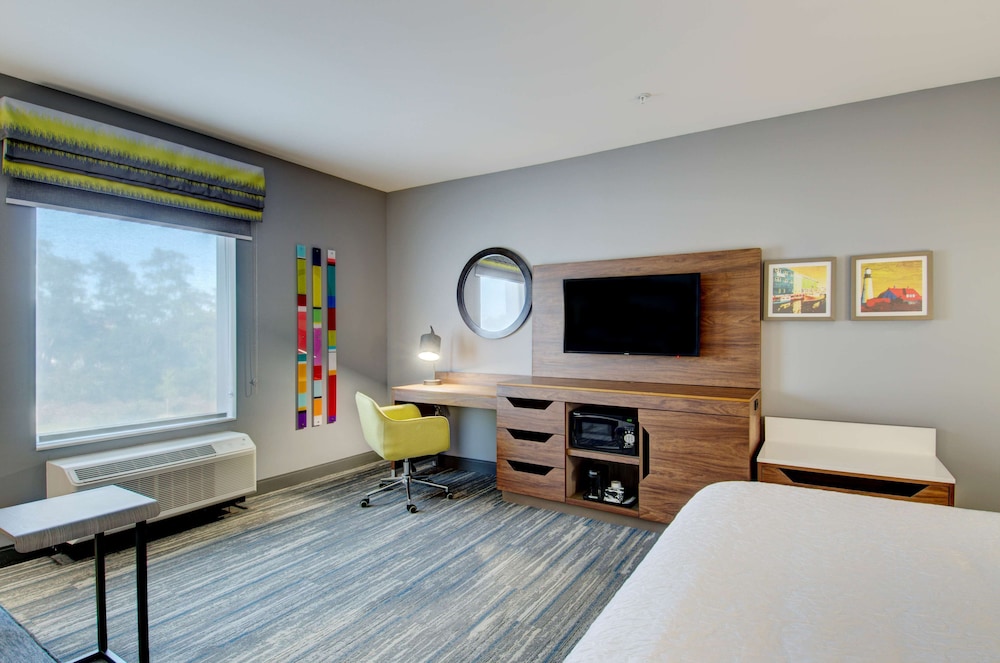 Hampton Inn & Suites Portland West - photo 40