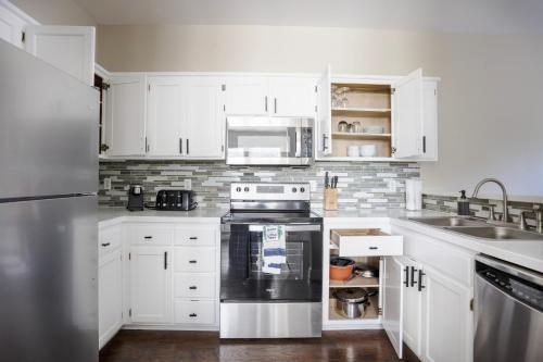 Olathe Sleeping Beauty 3bdr And 2 Baths — Olathe