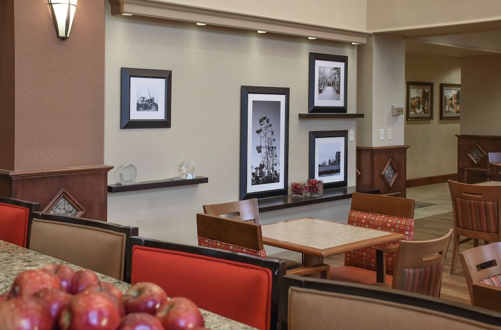 Hampton Inn & Suites Youngstown Canfield - photo 63